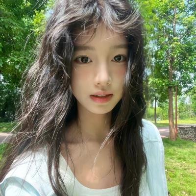 绿杨移作两家春